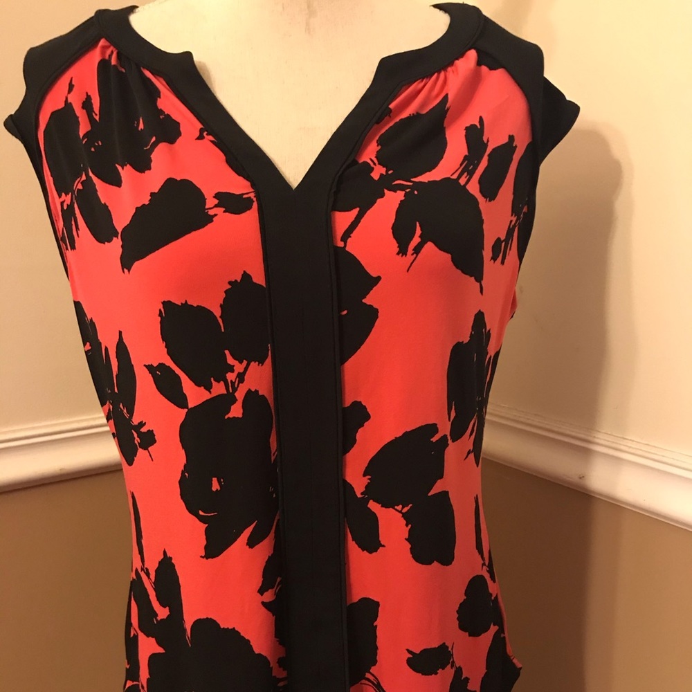 NWOT Sleeveless blouse